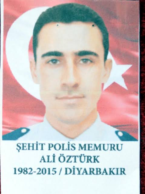 13 Eylül 2015 günü Silvan'daki hain saldırıda şehit düşen Polis Memuru Ali Öztürk'ü şehadetinin yıl dönümünde rahmetle anıyoruz.