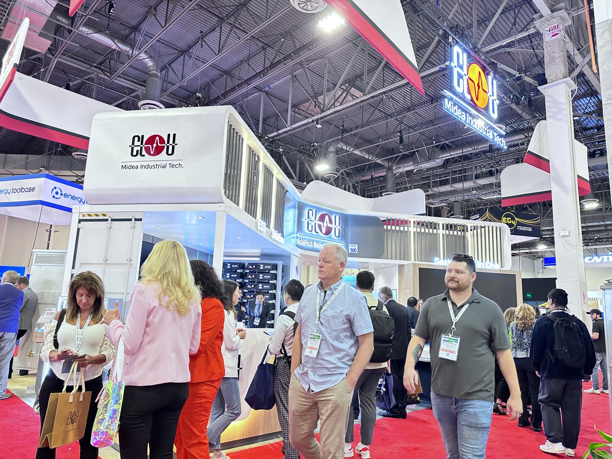 MideaIndustry's tweet photo. A wondeful day with CLOU! See you tomorrow at booth 5121~#REplus2023 #SolarFuture #solarpower https://t.co/Fk92qDLKXr