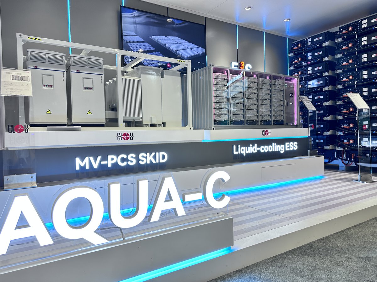 MideaIndustry's tweet photo. A wondeful day with CLOU! See you tomorrow at booth 5121~#REplus2023 #SolarFuture #solarpower https://t.co/Fk92qDLKXr