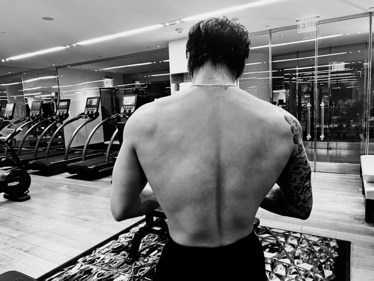 BhagyashreeHan3's tweet photo. That back looks so scratch-able https://t.co/FD1tl8Jh23