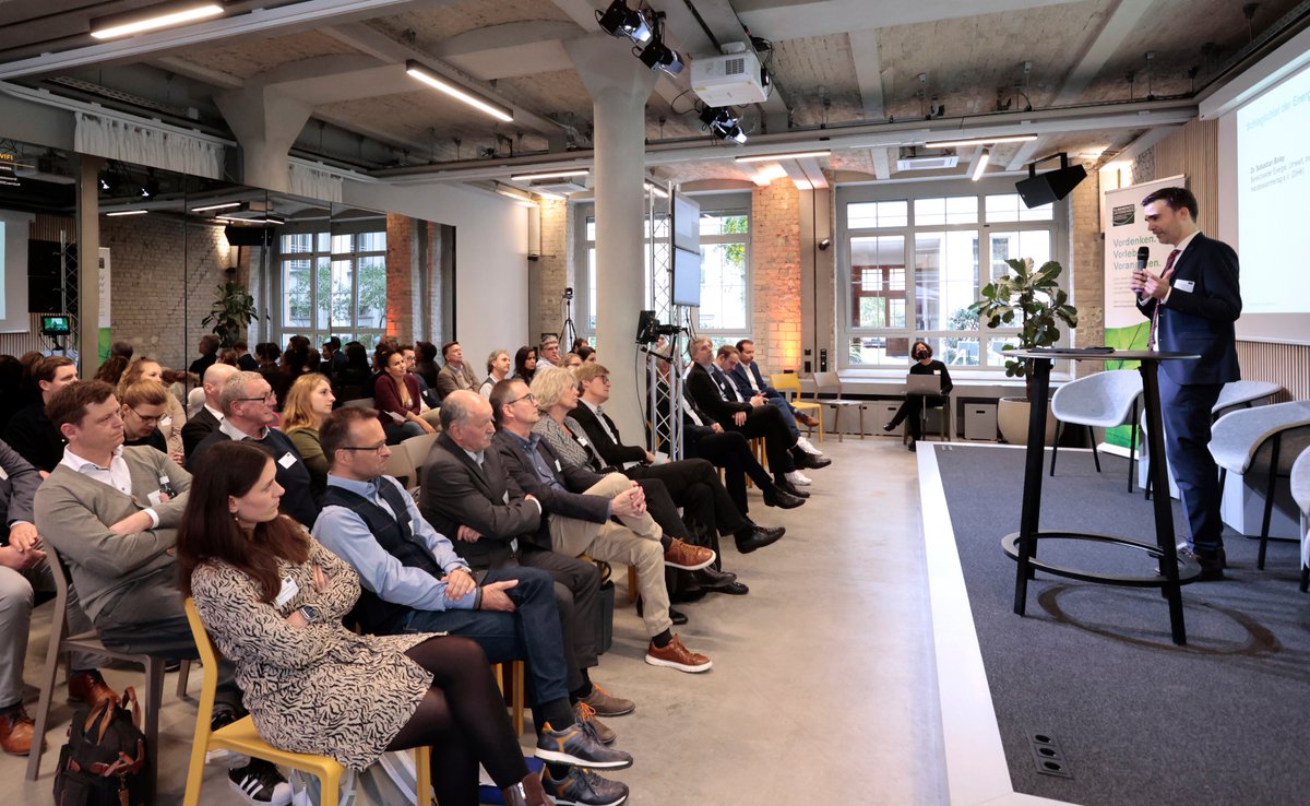 Bis Montag können Sie sich noch für unsere #Herbstkonferenz am 28. September anmelden! Im Fokus: #Digitalisierung, #KI &amp; #Klimaschutz. Nutzen Sie die Möglichkeit und seien Sie vor Ort in #Berlin oder #digital dabei! Jetzt hier anmelden 👉 klimaschutz-unternehmen.de/veranstaltunge…