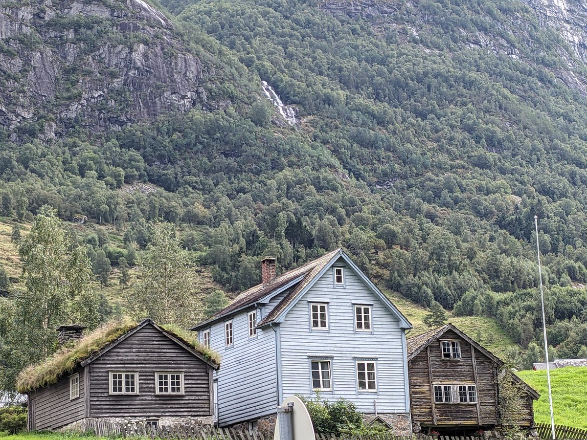 #WallsOnWednesday #WindowsOnWednesday #Woodensday #WildWebsWednesday #WaterfallWednesday Five hashtags in one go! Love these wooden houses, with walls, and windows, and a grass roof. Waterfall in background. (#Olden, #Norway.) 🇳🇴😍