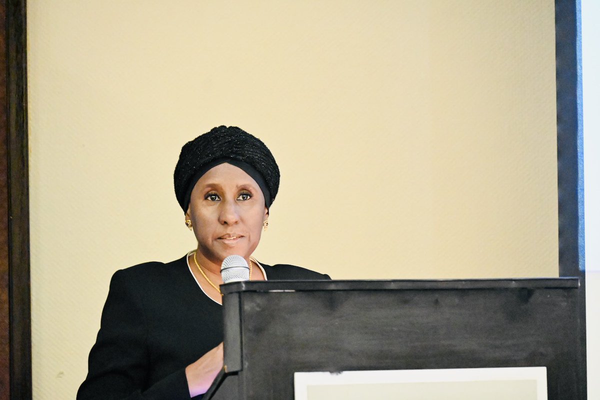 CHR_HumanRights's tweet photo. @folusoadegalu @UPLawFaculty @UPTuks @achpr_cadhp @Chairman_Ok @VAyeni @ACHPR @lydia_kembabazi Justice Fadima Murtala Aminu’s paper discusses how we can harness on technology to enhance implementation specifically leveraging digital tools and platforms to promote compliance with the decisions of the @achpr_cadhp
#Tech4Rights https://t.co/yNEiBOP7VB