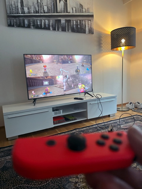 Diakin sosiaalialan lehtori, opinto-ohjaaja Sirpa Salmela oli työelämävaihdossa Hoivatien Aurora Kempeleessä keväällä. Salmelaa oli vastassa Diakista aikanaan sosionomi-diakoniksi valmistunut Leena Kalliosalo. hoivatie.fi/fi/tarinoita_h… #hoivatie #lähelläihmistä <a href="/DiakAmk/">Diakonia-amk</a>