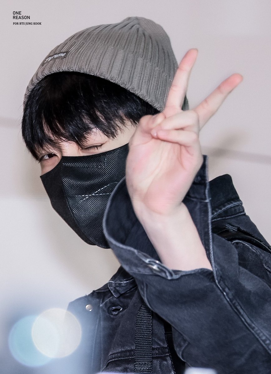 ONE_REASON_JK's tweet photo. 230912 브이 요정 ✌🏻 

#JUNGKOOK #정국 #JungKook_Seven @BTS_twt https://t.co/jMAZ4ii5IW