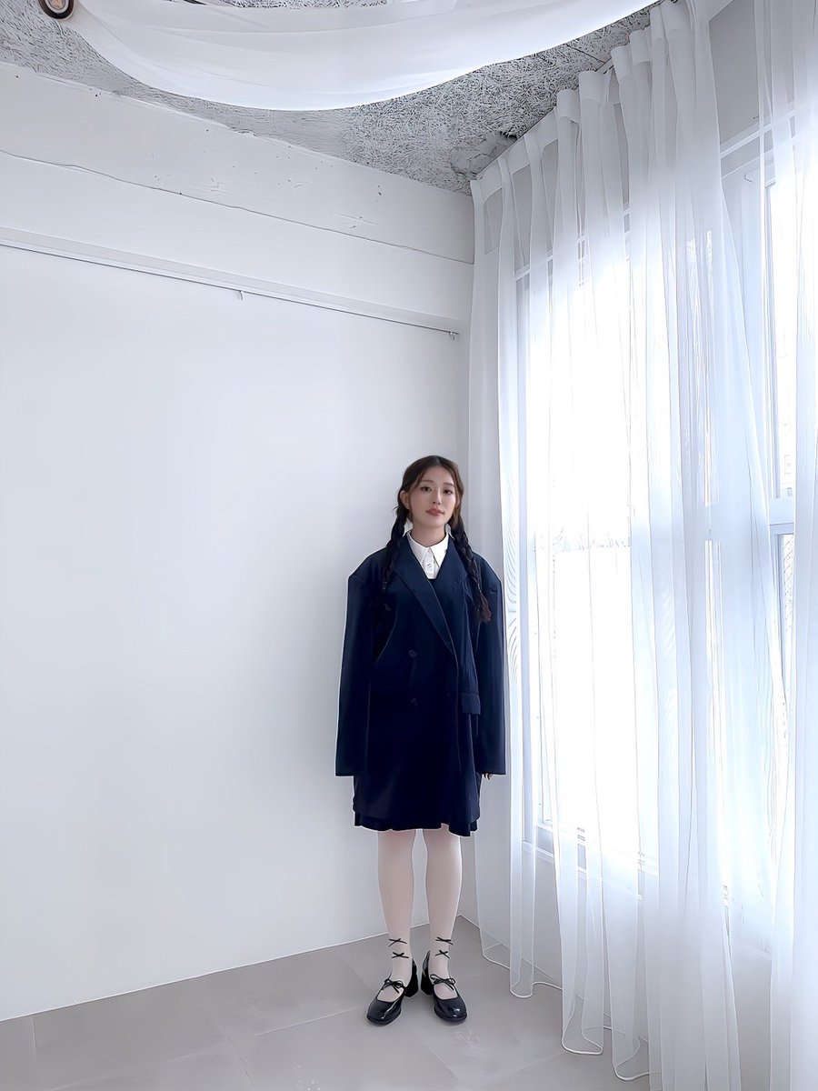 hugi_official's tweet photo. 優しい光沢感の起毛素材を使用したテイラードジャケットはいかがですか?💐
女性らしい華奢感が出るようサイズ感にこだわりました🕊️
OVER TAILORED JACKET(hug0008)
#コケティッシュ #コケット #バレエコア #フレンチガーリー #hugi #fashion #ハギ #秋服 #2024AW #トレンド https://t.co/CYaslQS2eL