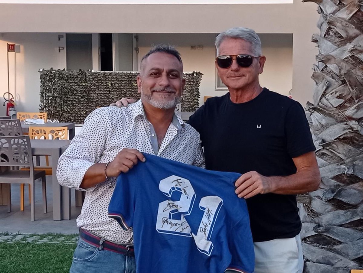tarantoshirt's tweet photo. Soddisfazioni mondiali…

#tarantoshirt #taranto #tarantohistory https://t.co/4zq3EFvO1D
