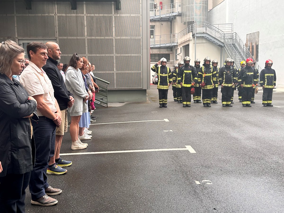 SDMIS69's tweet photo. 🇫🇷Minute de silence a été respectée ce matin pour rendre hommage au sergent Baptiste MASSARDIER, sapeur-pompier professionnel @sdis42 , décédé le 5 septembre dernier dans un accident de la route alors qu'il sortait de sa garde. https://t.co/o4zVTBbgfU