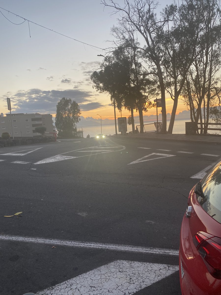 sunroof_inside's tweet photo. Nice sunset in #Tenerife! #EYE #EIW3 #erasmusforyoungentrepreneurs #beautiful #Tenerife #images https://t.co/sKCL7MikC0