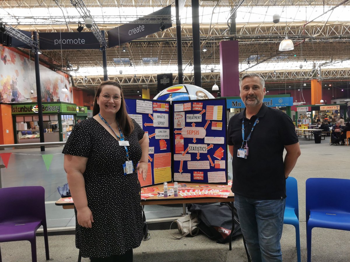 Celebrating #worldsepsisday in the historic @LeedsMarkets  with our wonderful colleagues from @LeedsCC_News @LeedsandYorkPFT @LCH_IPC @liz_grogan @stephlawrence5 @SheilaSorby  @laura