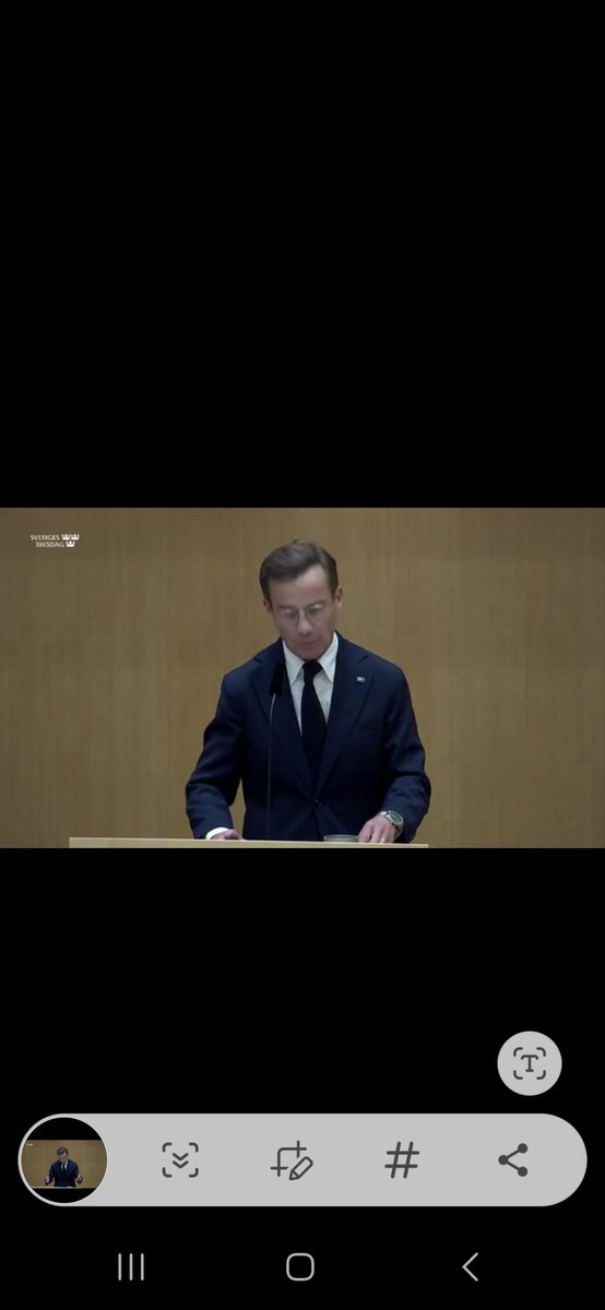 freddyhakansson's tweet photo. Tittar på partiledardebatt och hör vår patetiske statsminister tala med sin herres röst.

Det gäller att kräla för SD för att få behålla sin titel. https://t.co/Z8JqFjq8Nn