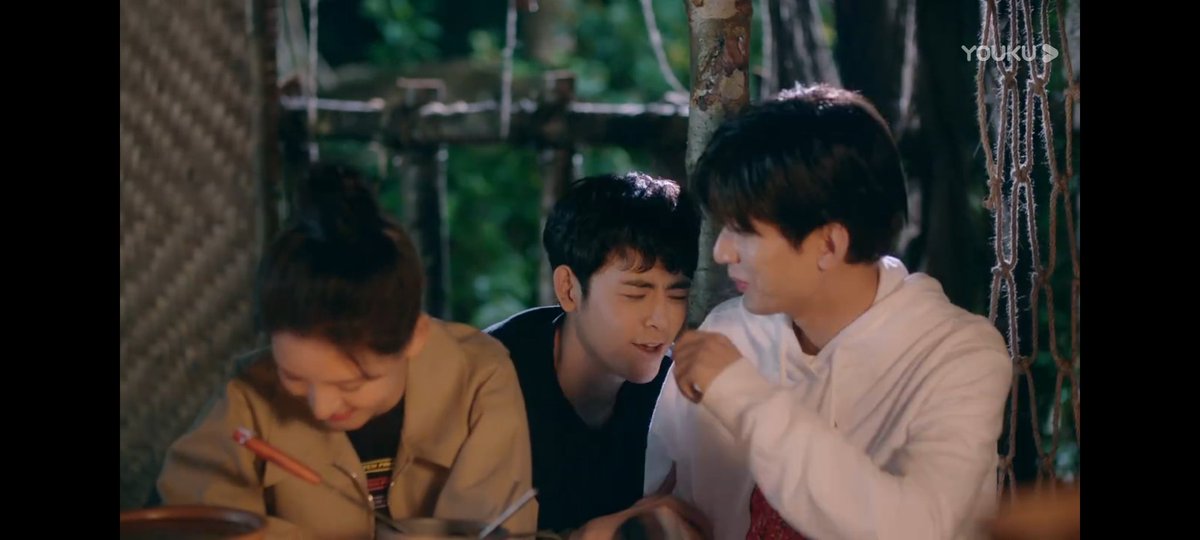 dandelions_star's tweet photo. Three of them resist to laugh🤣🤣🤣 and Cheng Yi try to save with ad-lib
#SouthWindKnow
#ChengYi #ZhangYuxi https://t.co/frWf72XhU1