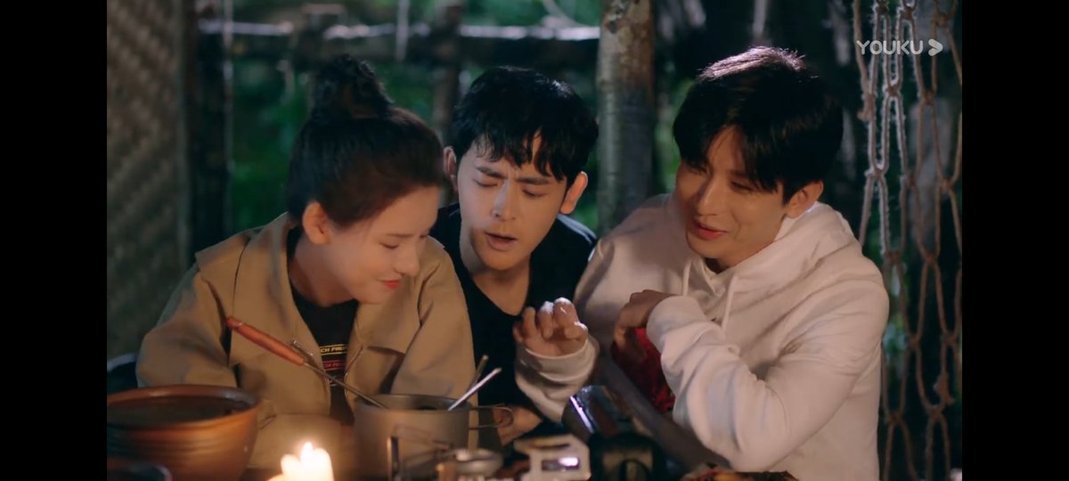 dandelions_star's tweet photo. Three of them resist to laugh🤣🤣🤣 and Cheng Yi try to save with ad-lib
#SouthWindKnow
#ChengYi #ZhangYuxi https://t.co/frWf72XhU1