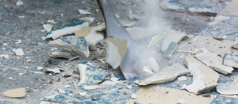 Here's your step-by-step guide to smashing the past and paving the way for a fresh start! 🛠️ What's your go-to tool for tile removal: a chisel, scraper, or power tool?🔨 Share your tips and tricks in the comments! 💡👇 #TileTerminator #FloorFaceLift homeflooringpros.com/how-to-remove-…