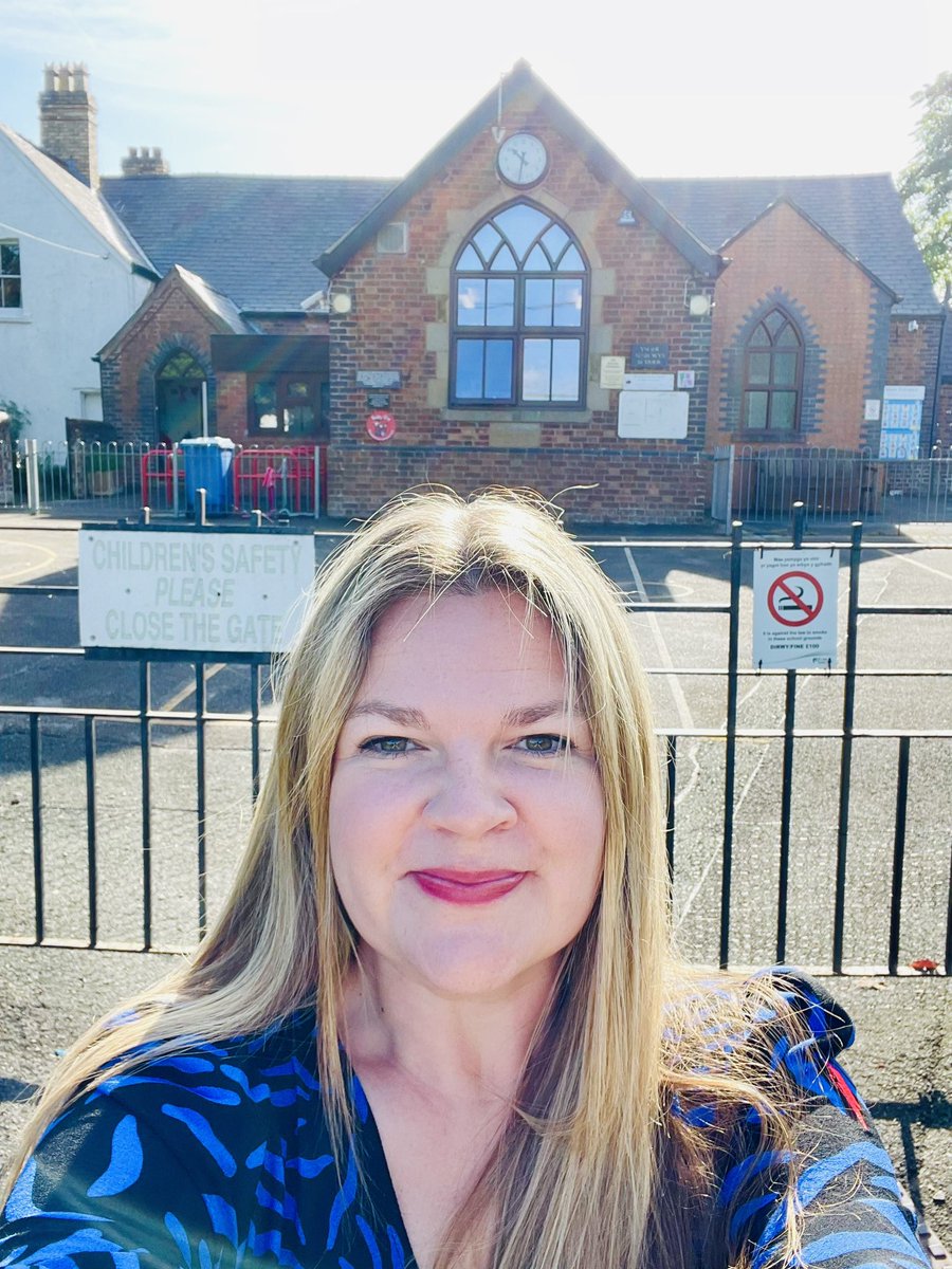 hlaidlawwilson's tweet image. The obligatory back to school photo 🤣

It feels so good to be back doing Tech talks and #crumblecontroller workshops again.