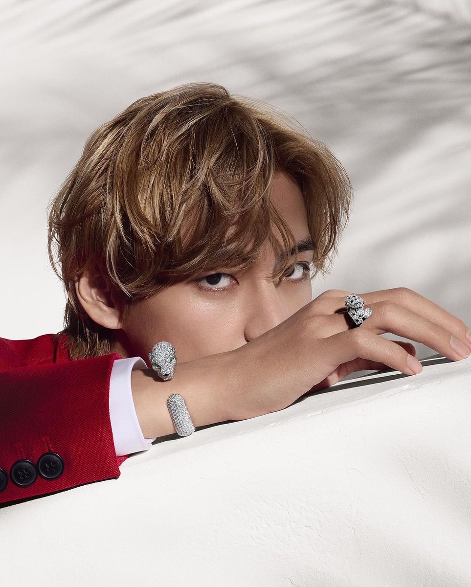 #V is making his debut appearance in an ad campaign for Panthère de @Cartier 🐆 The #BTS member was initially introduced as a global ambassador for #Cartier earlier this July. #TAEHYUNG #Cartier