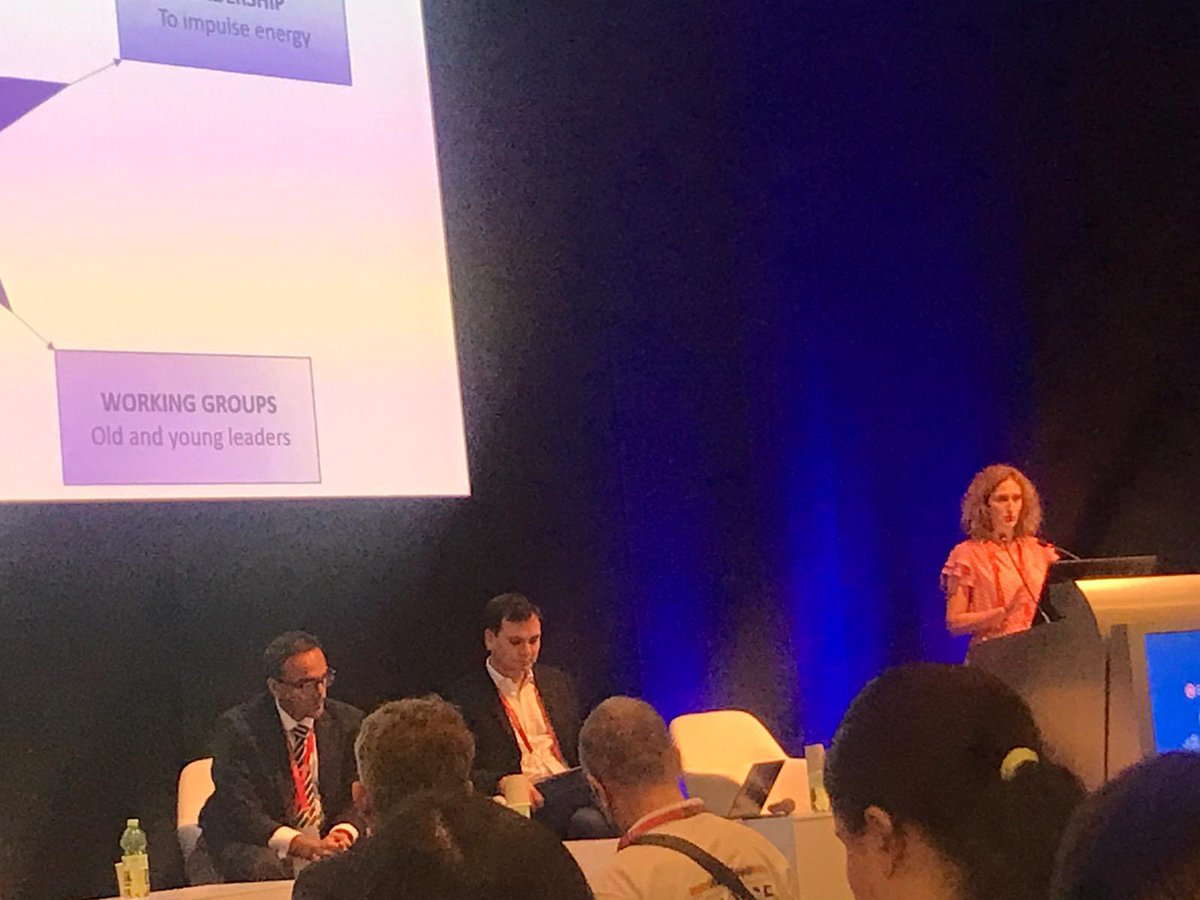FSMR - RespiFIL 🫁 (@respifil) on Twitter photo 🔴#ERSCongress 2023 :
🙏👏 <a href="/drnadianathan/">Nadia Nathan</a> <a href="/RespiRare_FR/">RespiRare</a> <a href="/APHP/">Assistance Publique – Hôpitaux de Paris (AP-HP)</a> pour les clés 🔑 afin de construire un réseau de recherche 🔬 international 🌍 performant et durable : intérêt à long terme, financement et enthousiasme
<a href="/EuroRespSoc/">ERS</a> <a href="/EuropeanLung/">European Lung Foundation</a> 🔴#ERSCongress 2023 :
🙏👏 <a href="/drnadianathan/">Nadia Nathan</a> <a href="/RespiRare_FR/">RespiRare</a> <a href="/APHP/">Assistance Publique – Hôpitaux de Paris (AP-HP)</a> pour les clés 🔑 afin de construire un réseau de recherche 🔬 international 🌍 performant et durable : intérêt à long terme, financement et enthousiasme
<a href="/EuroRespSoc/">ERS</a> <a href="/EuropeanLung/">European Lung Foundation</a>