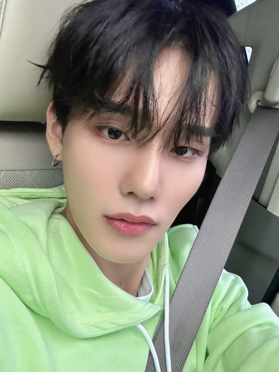 CIX_twt's tweet photo. 계획하던 펌 실패. 
2개월 뒤 다시 도전.
쩔수없이 머리 잘랐다..

#CIX #FIX #승훈 #김승훈 #내편들 #KIMSEUNGHUN #SEUNGHUN #スンフン https://t.co/QxHBEYRFKe