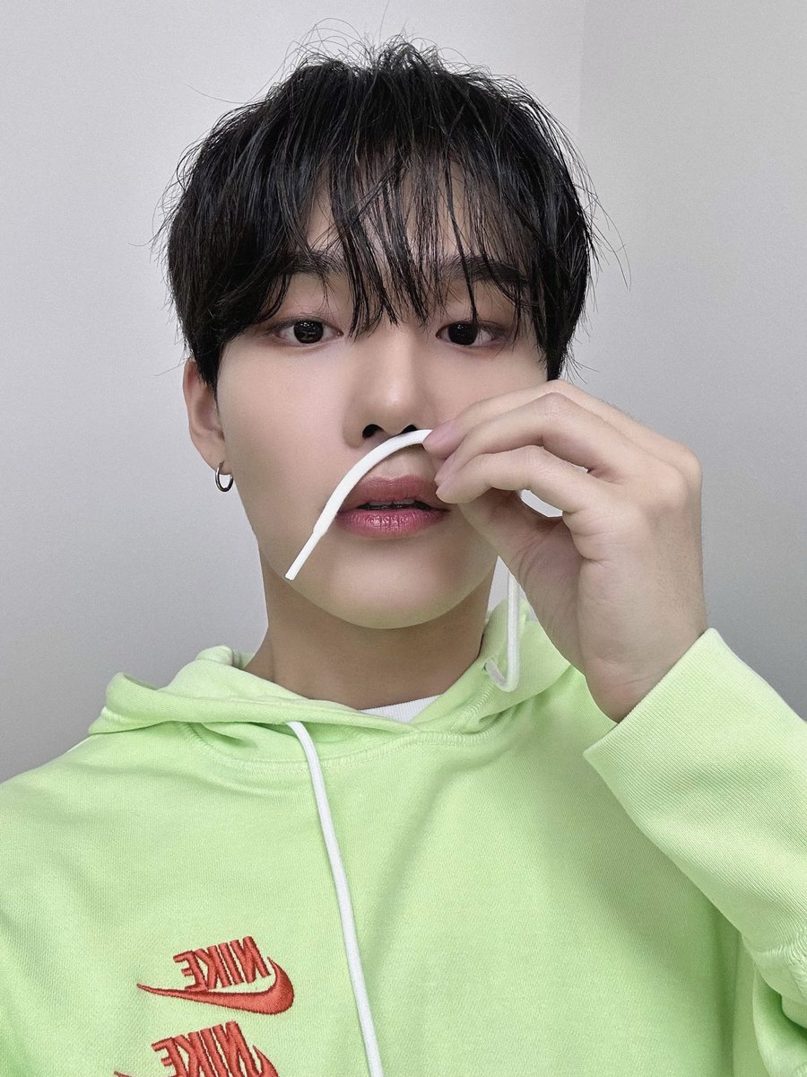 CIX_twt's tweet photo. 계획하던 펌 실패. 
2개월 뒤 다시 도전.
쩔수없이 머리 잘랐다..

#CIX #FIX #승훈 #김승훈 #내편들 #KIMSEUNGHUN #SEUNGHUN #スンフン https://t.co/QxHBEYRFKe