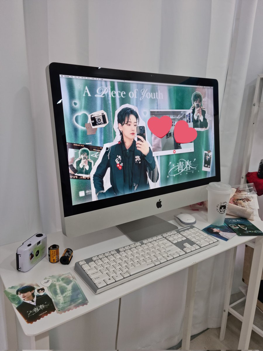 _starlight_0913's tweet image. #HAPPYYUNMINDAY
#찬란하게_빛날_윤민에게
예쁜 공주 사진이 가득해서 너무 행복했어요!! 컵이랑 피크랑 포카다 너무 귀엽구 윤미니쿠키 정말 사랑스러움💕
윤미니 전시회 같은 공간⭐️ 예쁜 생카 열어주셔서 감사합니다 🫶