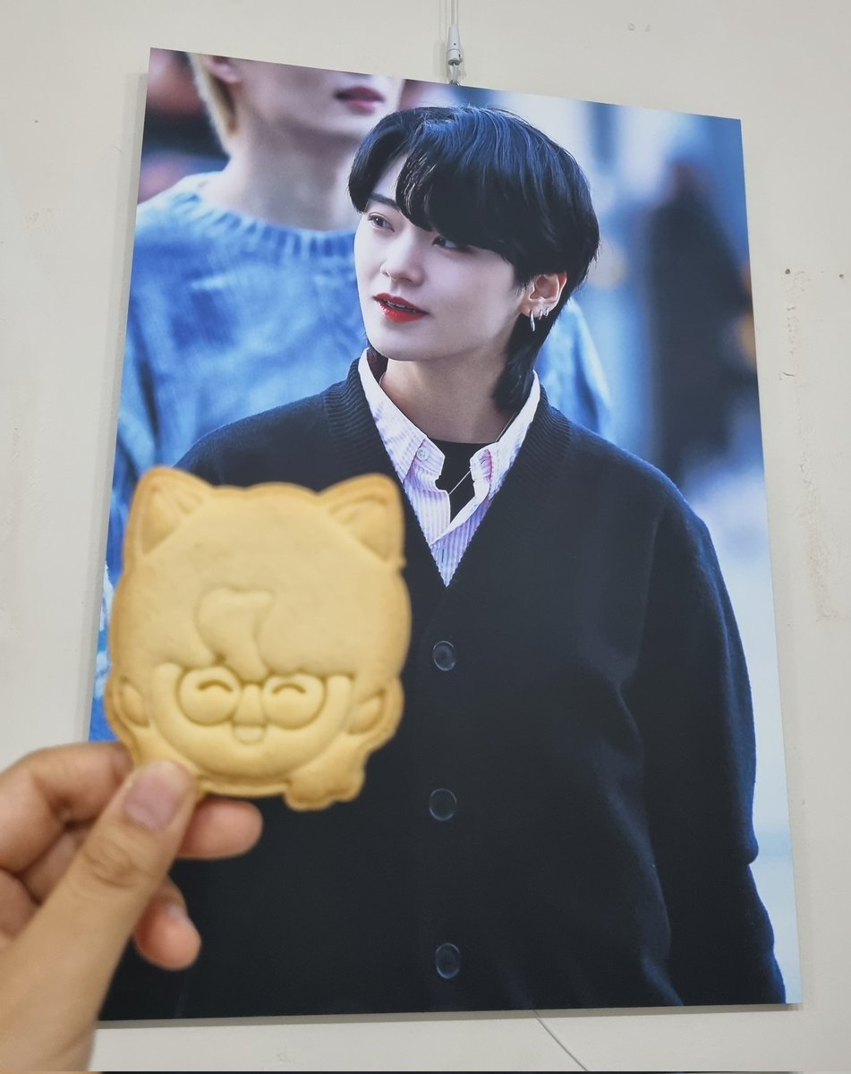 _starlight_0913's tweet image. #HAPPYYUNMINDAY
#찬란하게_빛날_윤민에게
예쁜 공주 사진이 가득해서 너무 행복했어요!! 컵이랑 피크랑 포카다 너무 귀엽구 윤미니쿠키 정말 사랑스러움💕
윤미니 전시회 같은 공간⭐️ 예쁜 생카 열어주셔서 감사합니다 🫶