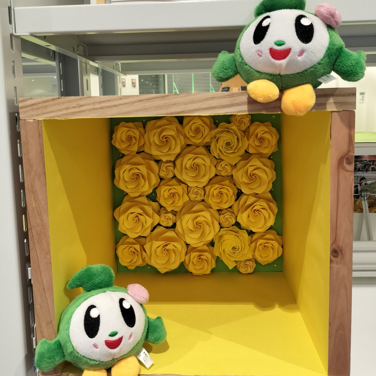 futtsu_library's tweet photo. 図書館で推し活💕！！

新作のPhoto Spotです✨🥰

２枚目の写真はふっつん大きすぎちゃった😂😅

#富津市立図書館 #図書館で推し活 #としょすたぐらむ #富津市 #富津 #イオンモール富津 #チームori〼 #折り紙 #ぬい活 #ぬい活ライフ #ぬいすたぐらむ ＃折り紙アート https://t.co/aAxxiSPP9r