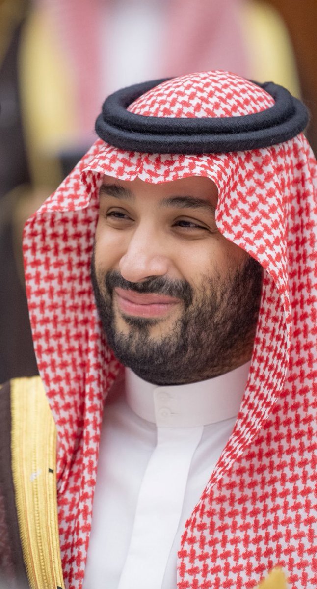 HRHMBNSALMAAN's tweet photo. موقع "بزنس إنسايدر" الأمريكي:

الأمير #محمد_بن_سلمان يحاول ترسيخ مكانة المملكة العربية #السعودية على المسرح العالمي، ويريد فعل ذلك بحلول نهاية العقد. 🇸🇦

فبعد قرابة القرن من الاعتماد على النفط، تسعى البلاد جاهدة إلى وضع خطة كبرى قيد التنفيذ تهدف إلى تحويل اقتصادها بالكامل، وتمهد الطريق إلى المستقبل من أجل دولة مليئة بالشباب المتعطشين للفرص.

لقد فتحت المملكة محفظتها الاستثمارية في كل المجالات بدءًا من الرياضة، والإعلام، والترفيه كجزء من فورة إنفاق دولية تهدف إلى مساعدتها على التنويع الاقتصادي خارج نطاق النفط.

وكل هذا يجعل المملكة العربية السعودية دولة أكثر أهمية من أي وقت مضى.

لقد عانى اقتصاد المملكة -مثل العديد من البلدان- عندما بدأت الجائحة عام 2020، ولكن منذ ذلك الحين كان الصعود هو طريقها الوحيد.

حيث ارتفع الناتج المحلي الإجمالي إلى ما يزيد على تريليون دولار في العام الماضي للمرة الأولى، في حين بلغ نصيب الفرد من الناتج 30436 دولارًا، أي بزيادة نحو 50% في عامين فقط، وذلك حسب بيانات البنك الدولي.

وكانت مرحلة النمو، التي ضمنت مكانة المملكة باعتبارها أسرع اقتصادات مجموعة العشرين نموًا في العام الماضي، مدفوعة بارتفاع أسعار الطاقة العالمية بالإضافة إلى نمو الناتج المحلي الإجمالي غير النفطي بنسبة 4.8% بفضل الطفرة في مجالات مثل البناء والنقل، وذلك حسب بيانات البنك الدولي.