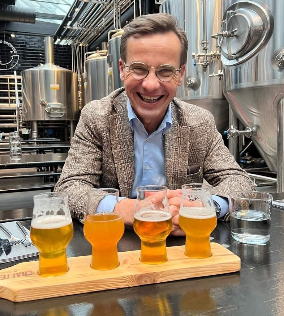 Trist att se att vår statsminister har alkoholproblem😔 Hoppas han får den hjälp han behöver❤️