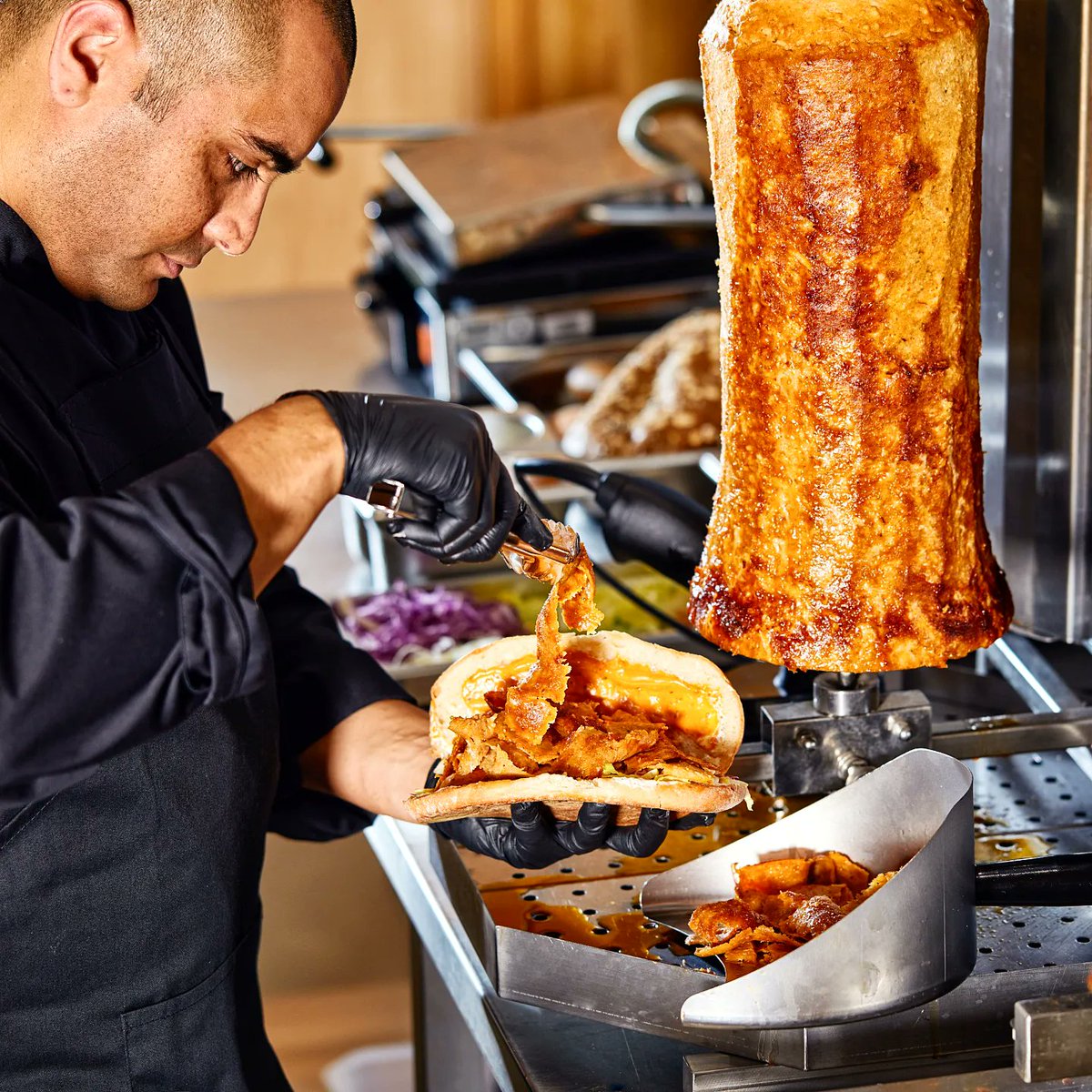 HOW IT'S DÖNE 💥 The Vegetarian Butcher just launched plant-based kebab!

From this week, the new icon can be found at German kebab producer Düzgün Food. 

Releasing the animal from the food chain ánd skewer. Where would you like to see it on the menu? 🙋🏻‍♀️🙋🏼