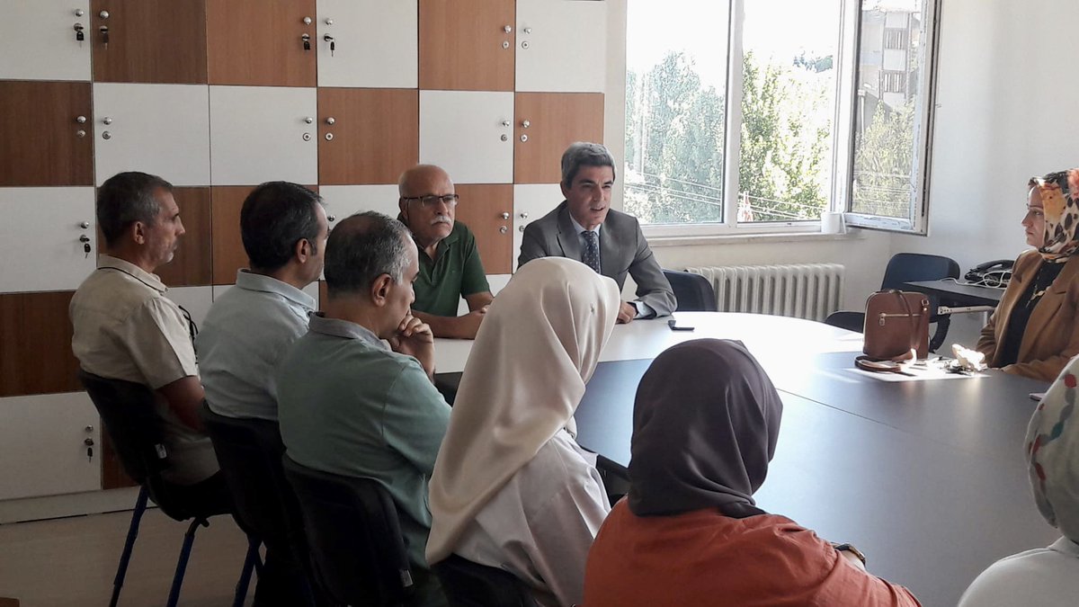 İl Müdürümüz Sn.Behçet Bakır, okul ziyaretleri kapsamında Bağcılar Belediyesi Konteyner Kentte Kurulan Anaokulu ile Şehit Orhan Ünsal İlkokulunu ziyaret ederek; öğrenci ve öğretmenlerle bir araya geldi.
<a href="/tcmeb/">Millî Eğitim Bakanlığı</a> <a href="/Yusuf__Tekin/">Yusuf Tekin</a> <a href="/TCMalatyaV/">TC Malatya Valiliği</a> <a href="/ersinyazici1/">Ersin YAZICI</a> <a href="/behcet_bakir/">behçet bakır 🇹🇷</a>