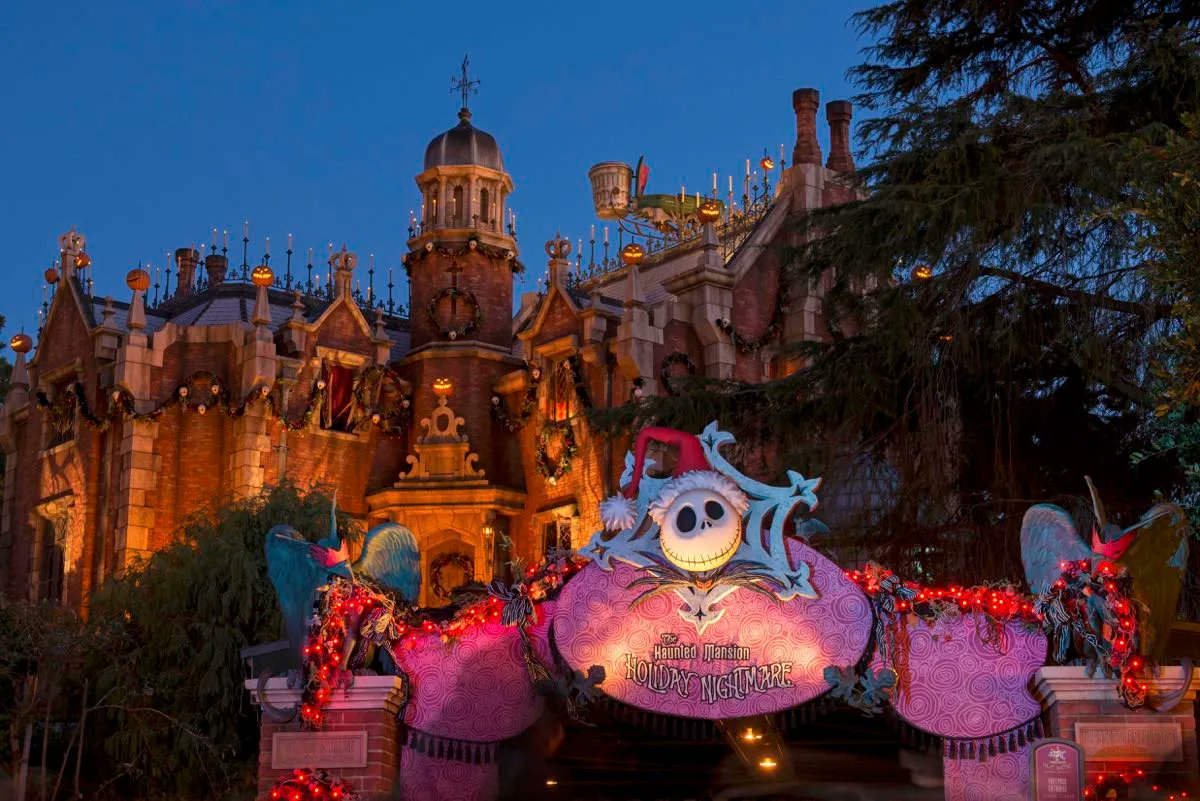 ナイトメアー・ビフォア・クリスマス』の世界に一変！ 東京