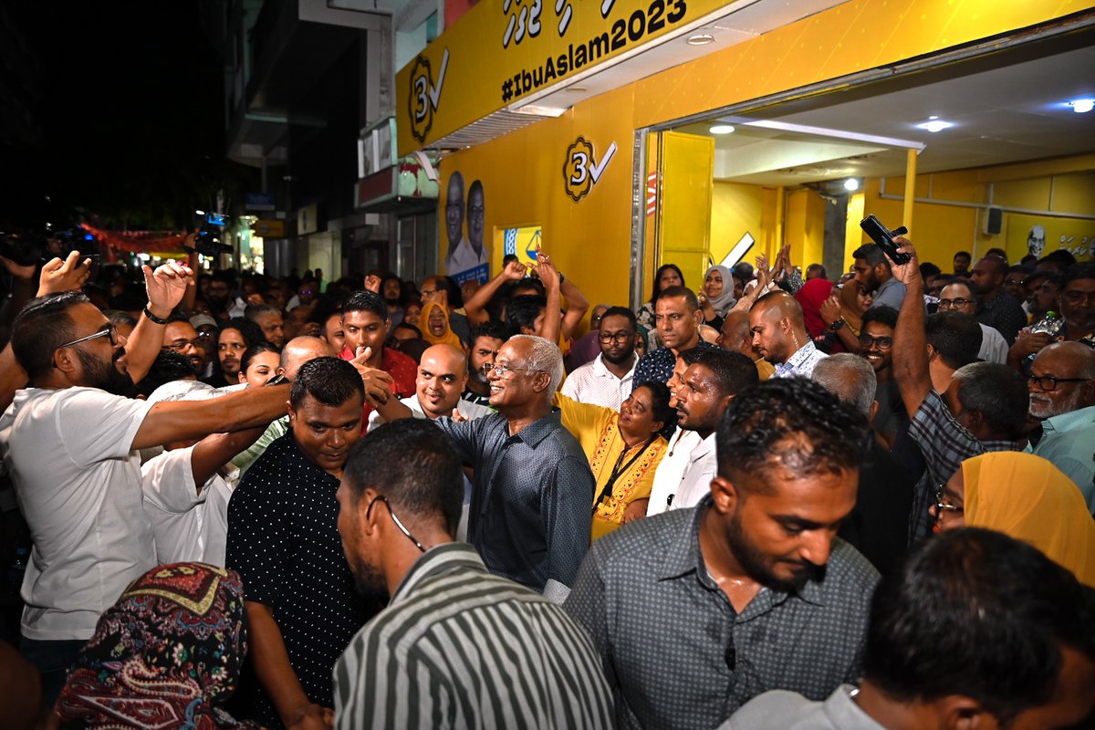 MDPSecretariat's tweet photo. ރޭގައި  އައު ޖޯޝާއި އައު ހިތްވަރަކާއި އެކު ކުރިއަށް ދިއުމަށް ދަނޑި ކޮށި ޖަގަހައިގައި އޮތް ޖަލްސާގެ ތެރެއިން.

#IbuAslam2023
#VoteMDP https://t.co/aOfu6qATGg