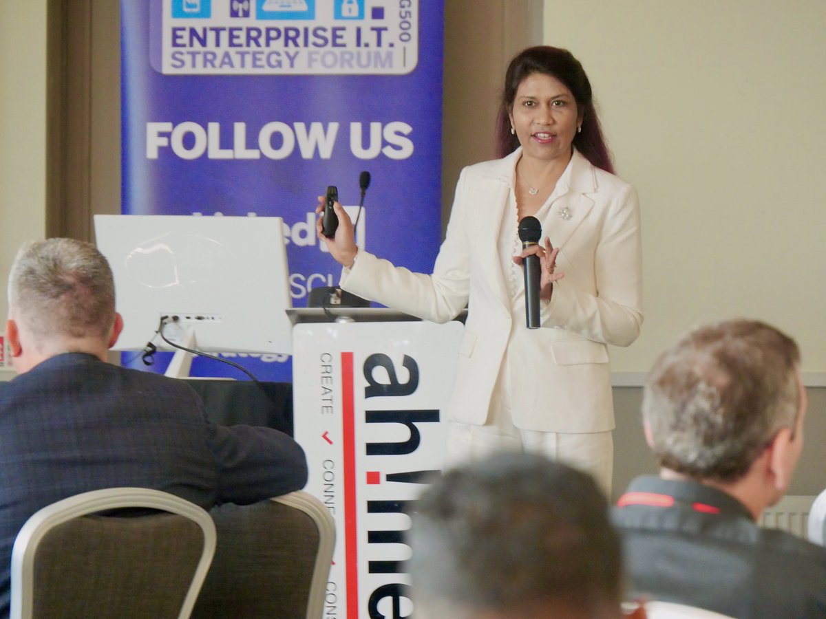 EntITStrategy's tweet photo. Sona Saha  Das, Head - Data and Integration for Alshaya Group discusses how technological change is rarely greeted by employers and employees with open arms, leading to prolonged transitions, deadened morale and dedication of managerial time. #EnterpriseITSF https://t.co/6NLaXdAyxe