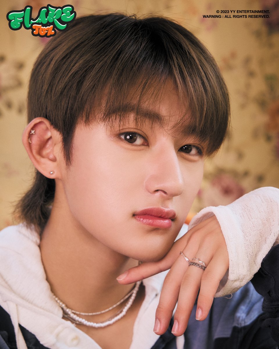 TOZ
The 1st Mini Album
【𝑭𝑳𝑨𝑹𝑬】

CONCEPT PHOTO #2
#HART #ハルト

#TOZ #FLARE
#YYEntertainment