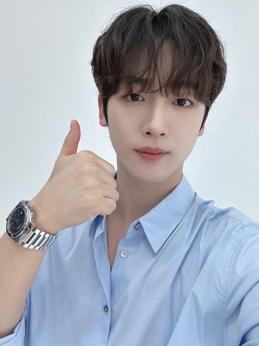 잔뜩 긴장한 연습생들을 바라보는 눈에 대견한 마음이 가득 담겨져 있는 게스트 플레이어 위아이😍
짱아이의 숨겨져 있던 선배미를 볼 수 있어 행복한 시간이었습니다😎♥️

#위아이 #WEi 
#장대현 #김동한 #김요한 
#JANGDAEHYEON #KIMDONGHAN #KIMYOHAN