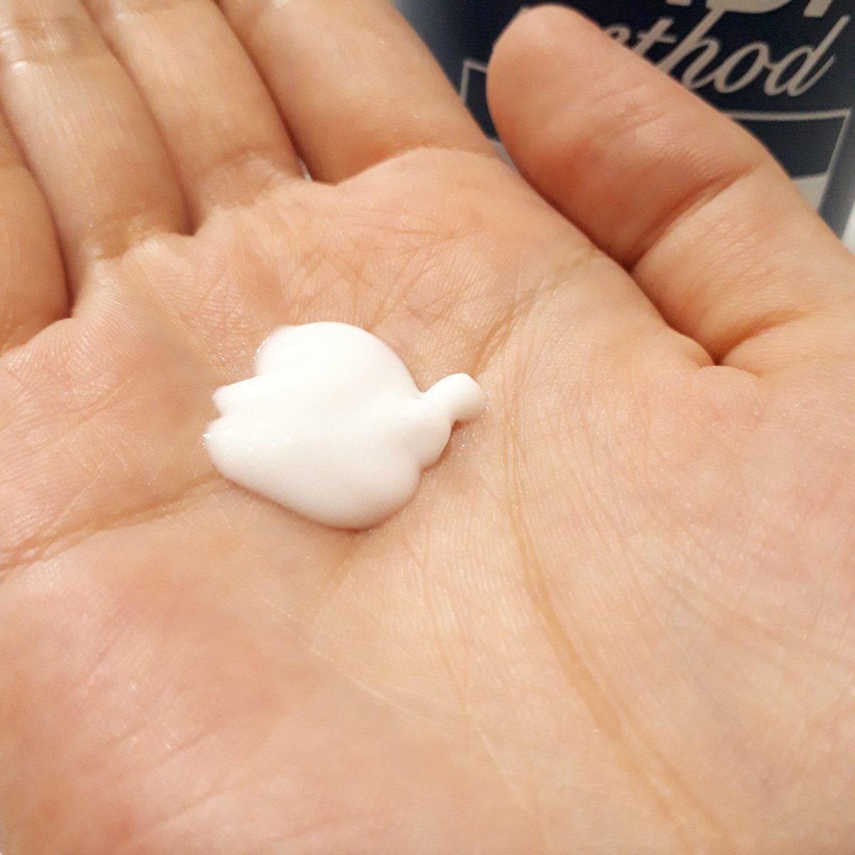 chiachiine's tweet photo. ハダメソッドの顔にも体にも使えるレチノールクリーム!
安定感のあるボトルでプッシュしても倒れにくく保管もしやすかったです👍
伸びが良くスルスル塗れるので全身の保湿もラクチン❗
香りはちょっとクセがあるかも!フローラルウッディの香り。
@HADAmethod
#PR #hadamethod #レチノペアクリーム https://t.co/wtzBcVxzIh