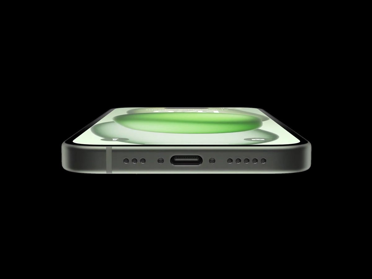 MazharKhan117's tweet image. The iPhone 15 is here, and it&apos;s a game-changer! It features a stunning 3D holographic display for immersive experiences, plus the convenience of USB-C for faster charging and connectivity. Welcome to the future!
#iPhone15 
#HolographicDisplay
#USBCTech