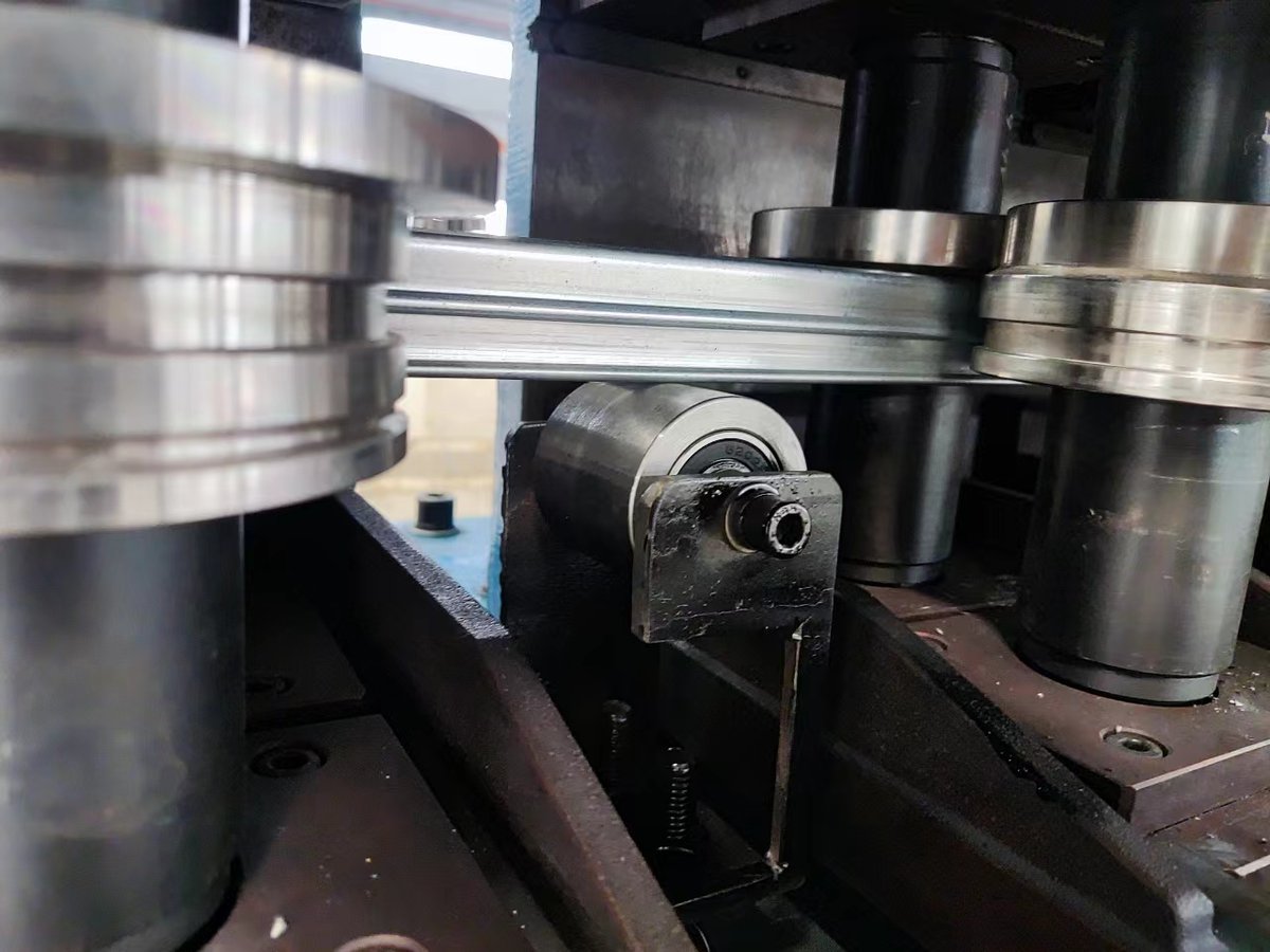 MachineryRetic's tweet image. Does anyone know what product we are making?😂

#rollformingmachine #rfm #rollforming #rollformingline