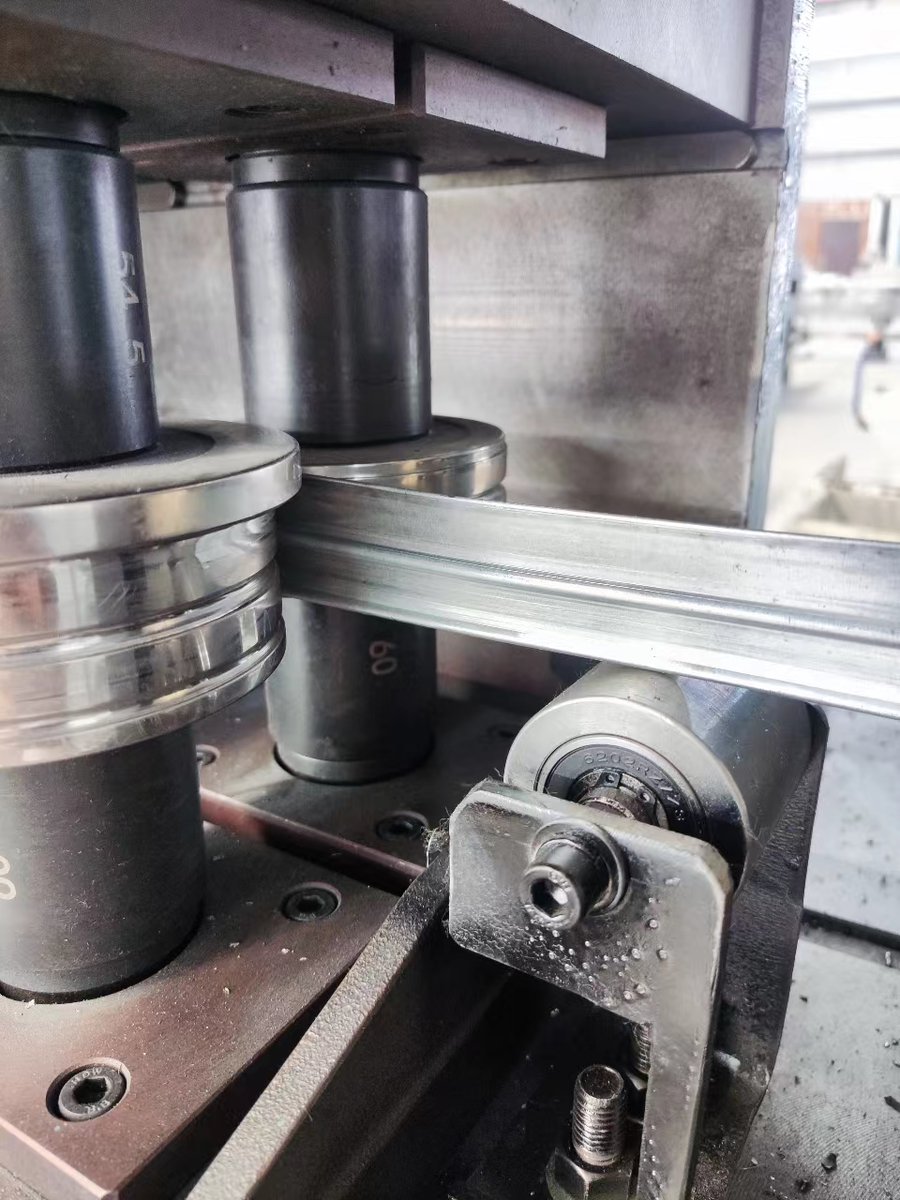 MachineryRetic's tweet image. Does anyone know what product we are making?😂

#rollformingmachine #rfm #rollforming #rollformingline