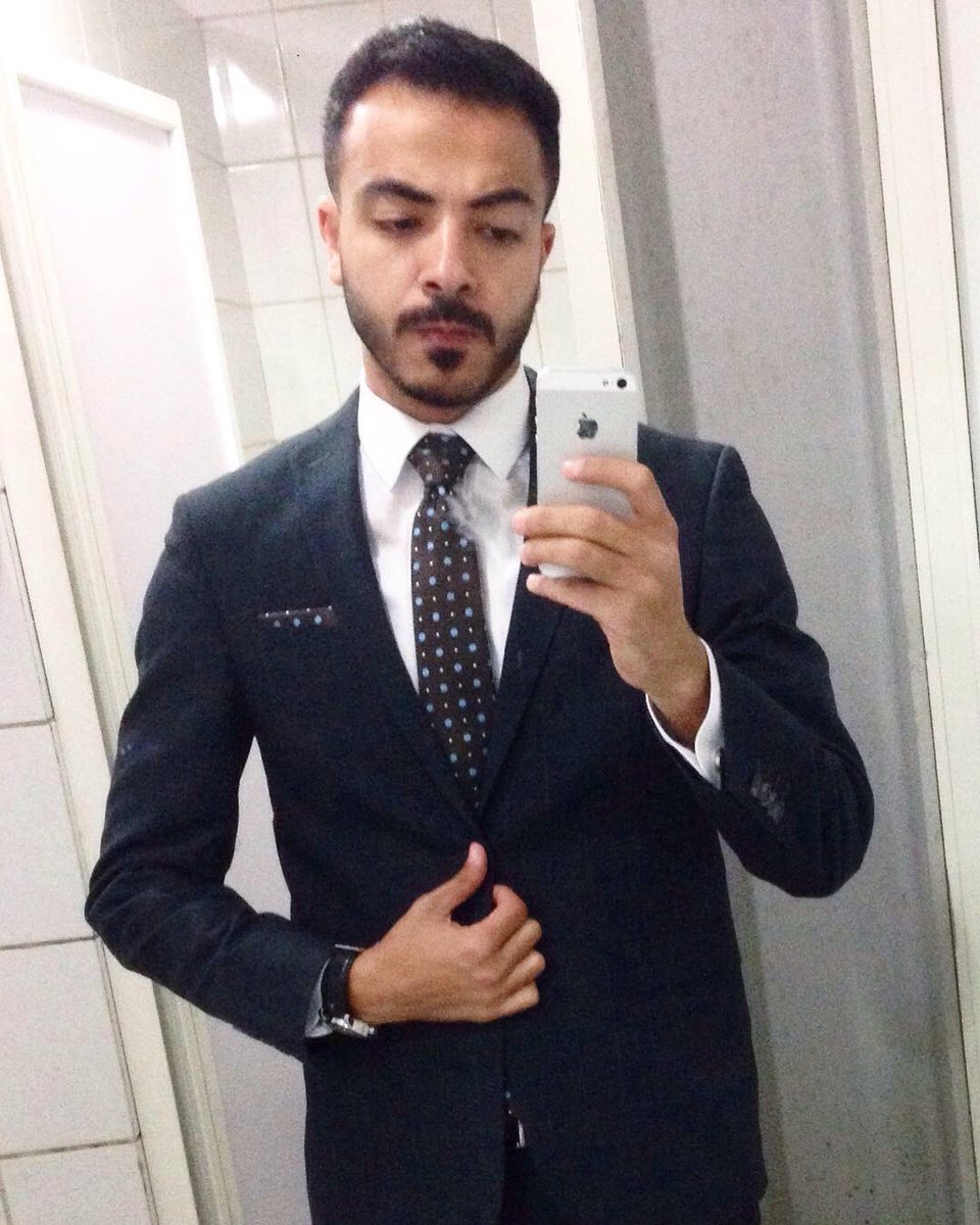 XHD__'s tweet photo. 2019                Vs.         2023

(Suit Version) https://t.co/JHYICtBHWt