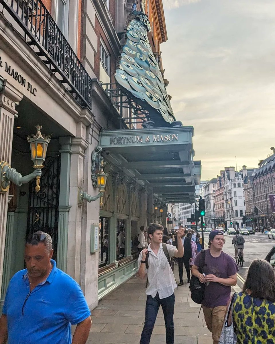 We were thrilled that PizzaSi got to be part of the <a href="/Craft_Guild/">Craft Guild of Chefs</a> Graduate Awards earlier this week.🧑‍🍳
We felt very honoured to attend. Big congrats to all the graduates who are shaping the future of the hospitality industry! 🔥💪 #CGCGradAwards