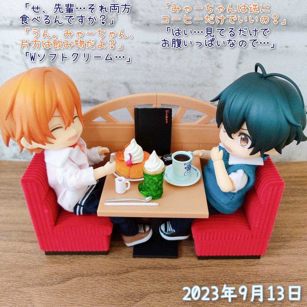 制服デートの写真、やっっと撮れた…！このミニチュア、再現度高くて感動✨並べるのは大変だったけど😂

#ねんどろいどささみゃー