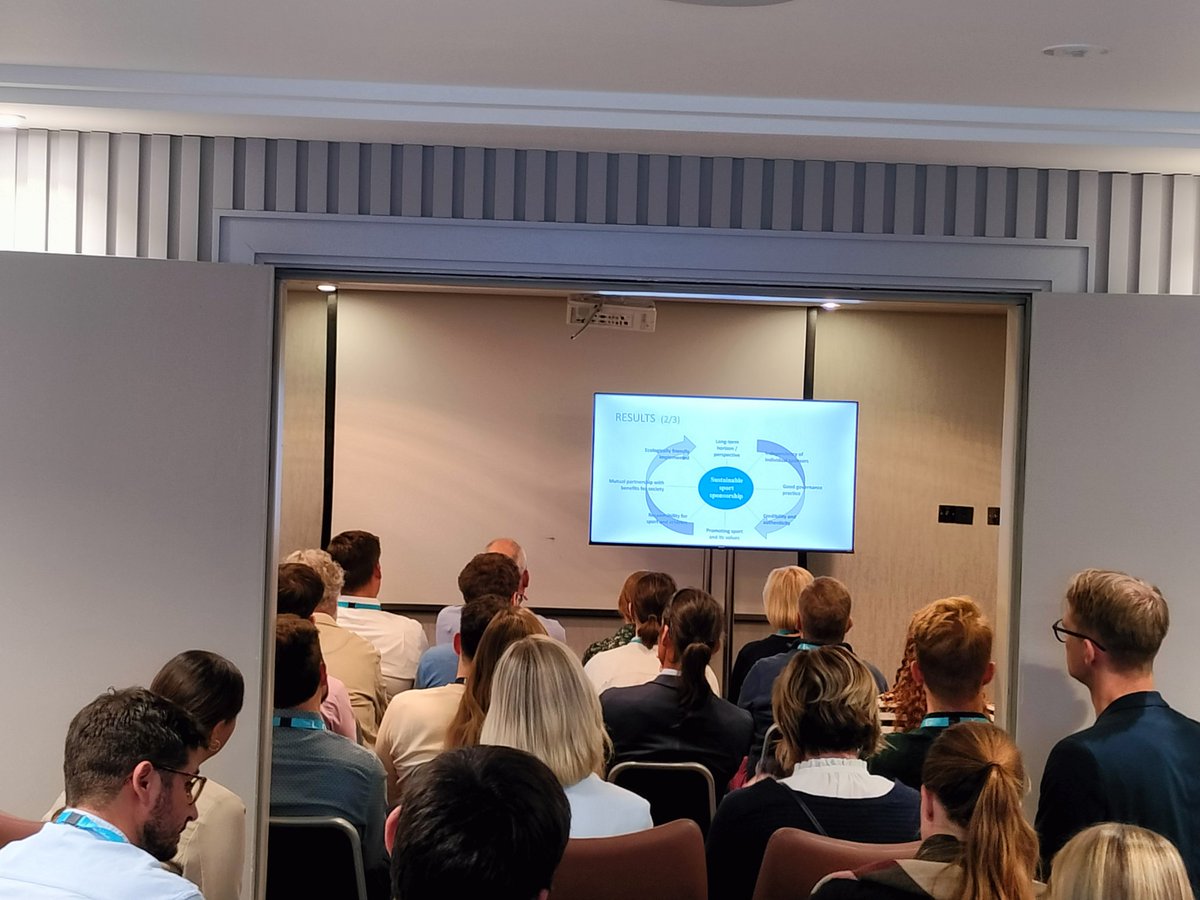 Packed room for @StefanWalzel's presentation on sustainable sport sponsorship!

Highlighting 8 key characteristics incl. the responsibility of the sport and athletes, and the interdependency of individual sponsors #easm2023