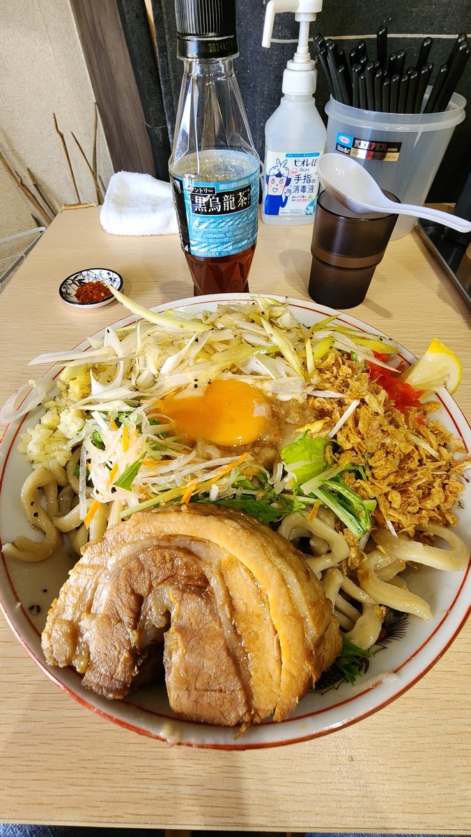 #自家製麺まさき
 #昭島

冷し塩汁なし 大① 香味ネギ①
トッピングおまかせ

前回目の前で売り切れて食べれなかった為10時40分頃6人待ちに接続⸜(*ˊᗜˋ*)⸝

香味もう①枚と紅しょうが足せば良かったーでもレモンがいい仕事してくれてる

これはまた食べたい！
めっちゃ美味しかったーご馳走様でした
