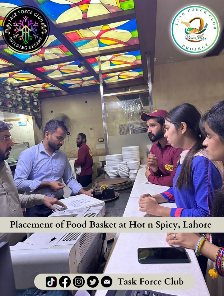 taskforceclub's tweet photo. Food Basket has been placed outside of Hot n Spicy, opposite UCP, Lahore by Team Hijab ✨
Kudos to their compassionate efforts! 👏🥰
.
.
#food #freefood #humanity #servinghunger #Lahore #Pakistan #TFC #taskforceclub #taskforceclub_بھوک_مٹاؤ https://t.co/ow7GWZSgX6