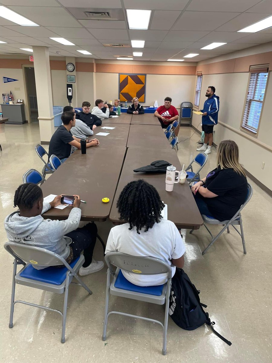 wjrfoundation's tweet photo. Our high school outreach team doing life skills and leadership training. Training tomorrow’s leaders! https://t.co/YtmkJyCBCR