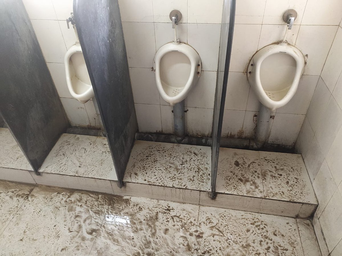 abhayharesh's tweet photo. #ChildHelth 
Very poor condition of toilet for children and teachers in Anand Ashram English School School Palghar Palghar District Maharashtra. Also many children are constantly sick due to mosquito bites
@dpradhanbjp  @mieknathshinde @Dev_Fadnavis @dvkesarkar @ShivramJanathe https://t.co/JQgPaJww4Y