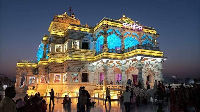 mr_subodhkumar's tweet photo. हम नहीं जानते किसी ताज को, 
प्रेम की निशानी तो प्रेम मंदिर है..❤️🚩

#premtemple 💕 https://t.co/56qx5osgHa
