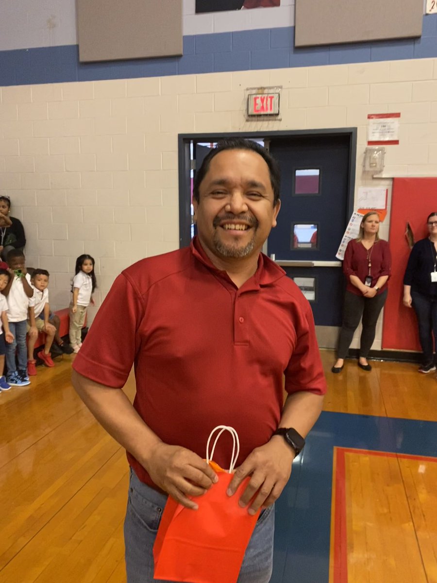 DrTrennRussell's tweet photo. We couldn’t miss the moment to give out some rewards to our @SISBPatriots Praiseworthy Patriots of the Week. Our treats finally arrived so I gave them out during our pep rally. Thank you to Mr. Johnson, Mr. Molina, Ms. Manning, Mr. Esquivel, and Ms. Wyatt. https://t.co/PatdXXGZSc