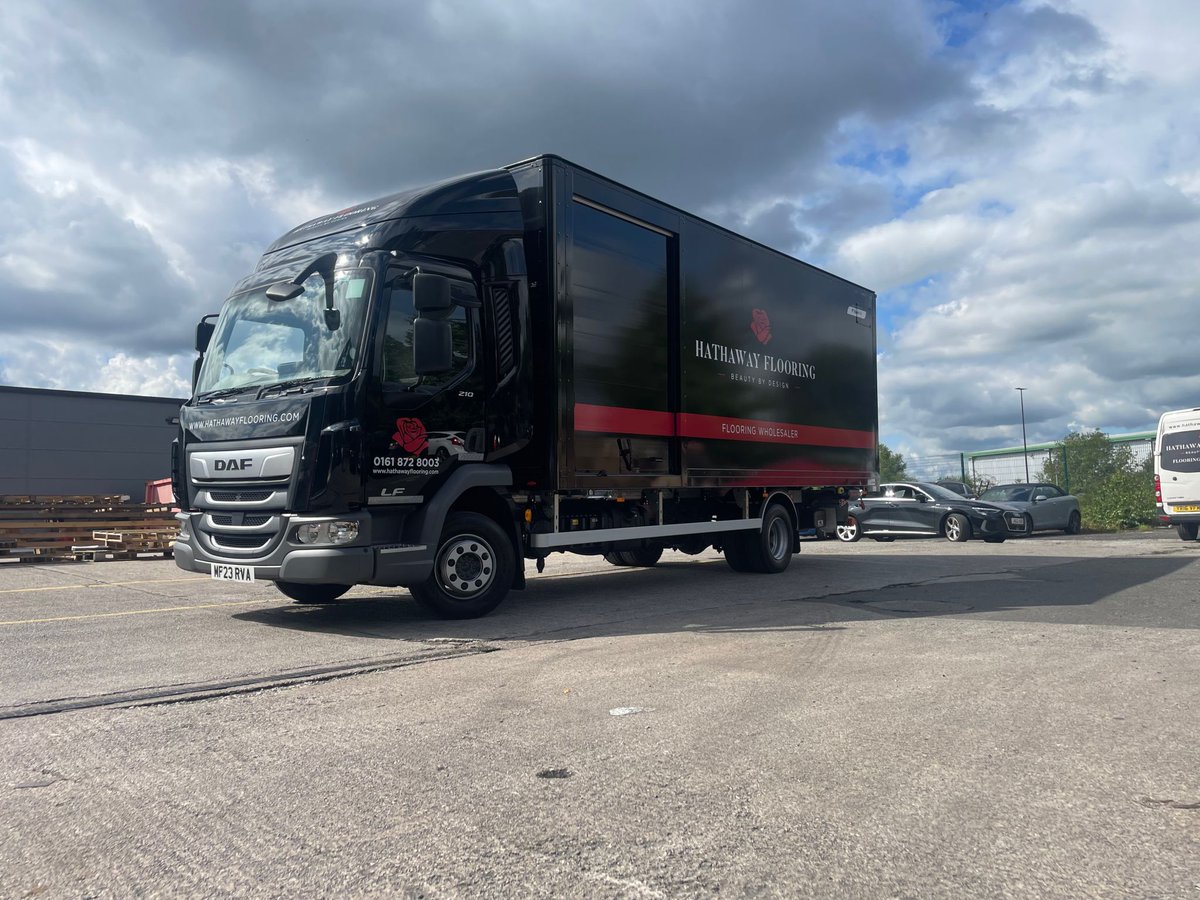 MotusDAF's tweet photo. Check out this DAF LF from Motus Commercials Manchester for Hathaway Flooring! 🤩
Doesn't it look great?!
#DAFLF #DAFTrucks #HathawayFlooring #Manchester #Handover #MotusDAF #MotusCommercials https://t.co/aSFwMfESHG